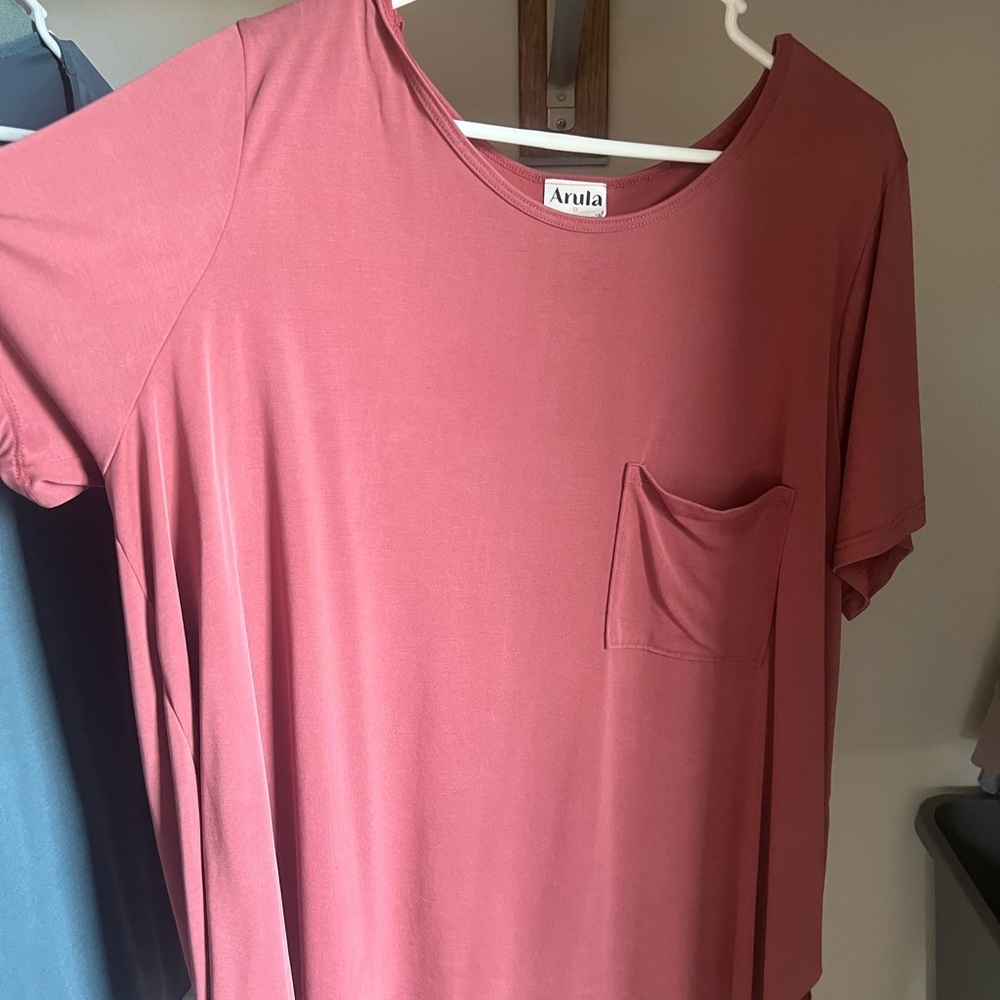 Arula Women's Rose Short Sleeve Tee